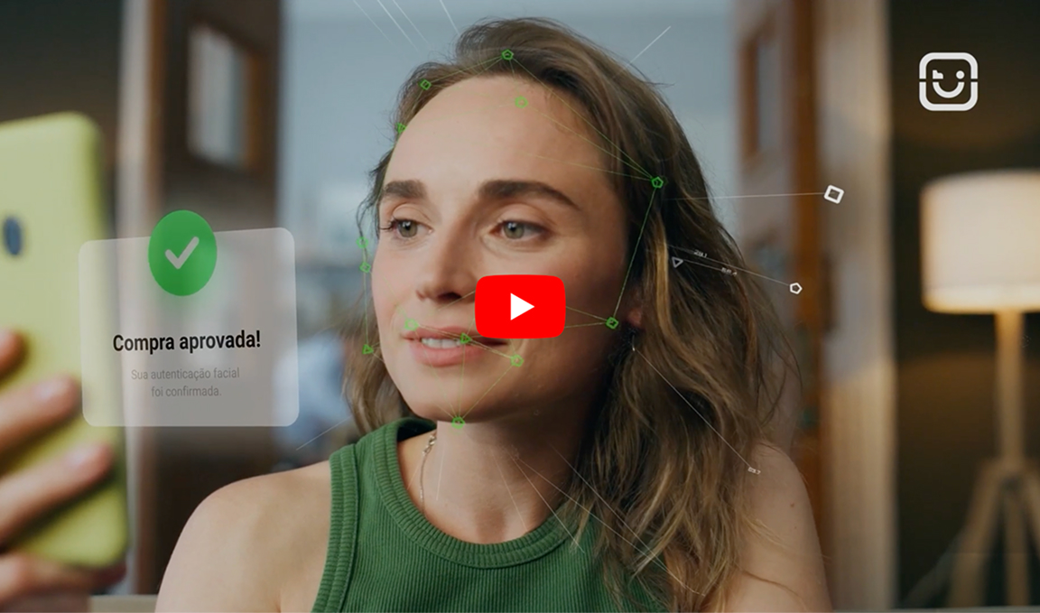Mulher realizando uma compra virtual